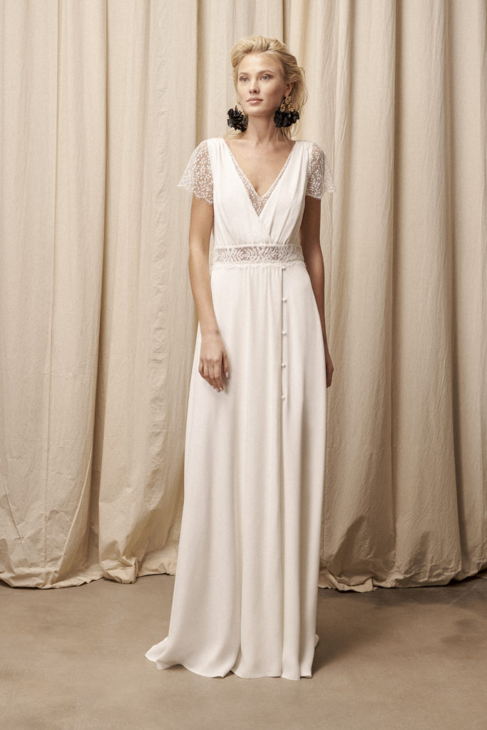 Robe de mariée Jolie Madame champêtre bohème mancherons dentelle fine mousseline décolleté V drapé Rembo Styling 2021 - Muses